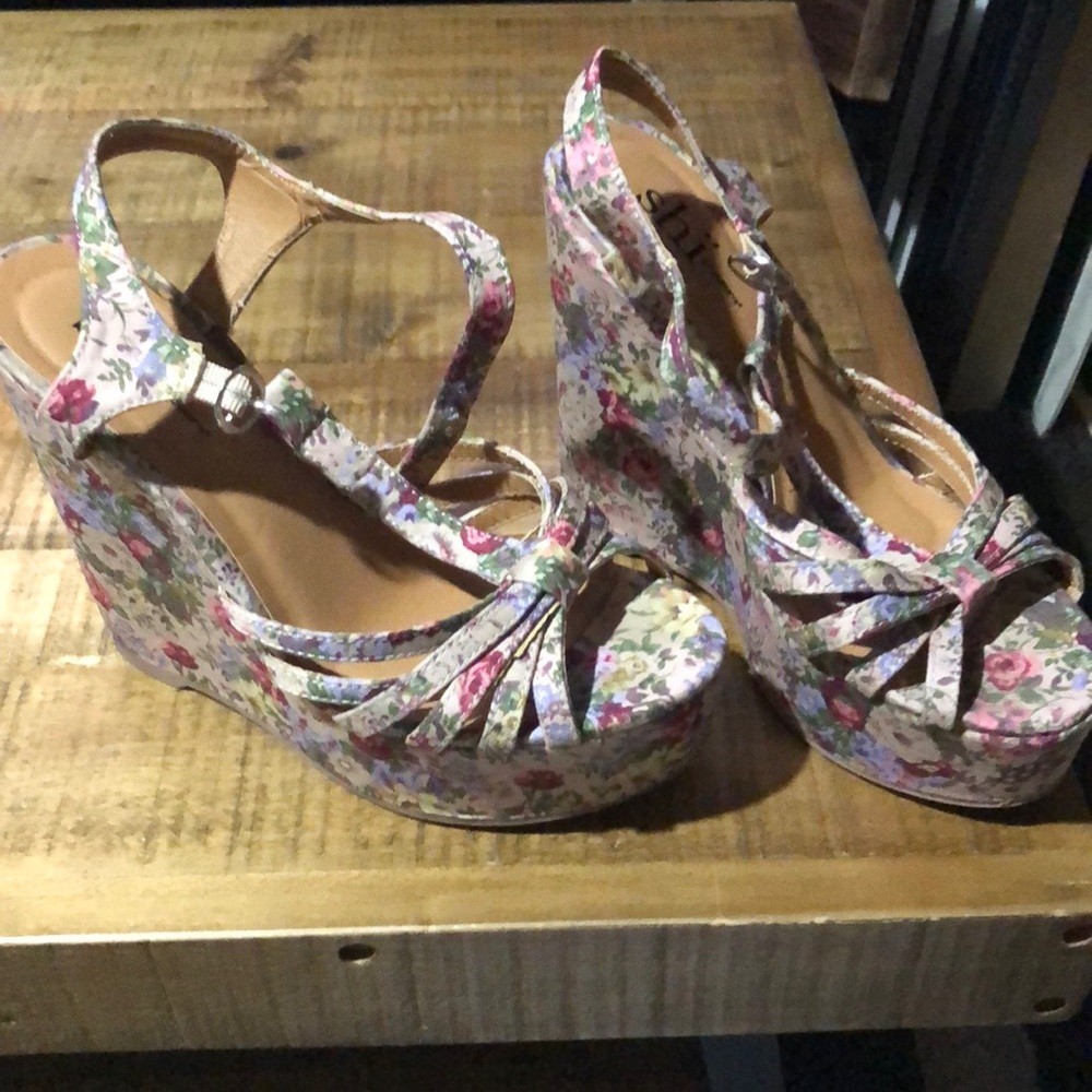 6 inch floral wedges
